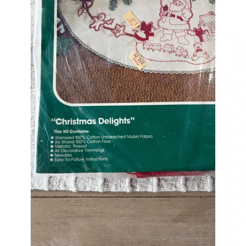 Vintage Bucilla Christmas Heirloom Candlewicking Tree Skirt Kit 82099 Santa 40in